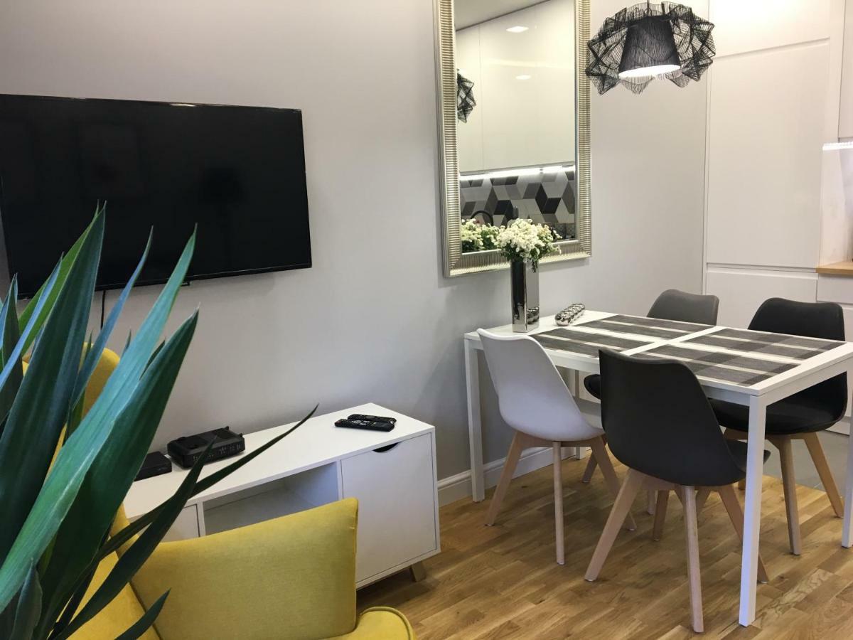 Family & Business Elegant Apartments Ul Astronautow Centrum Downtown - 3 Bedroom, Parking Kielce Esterno foto